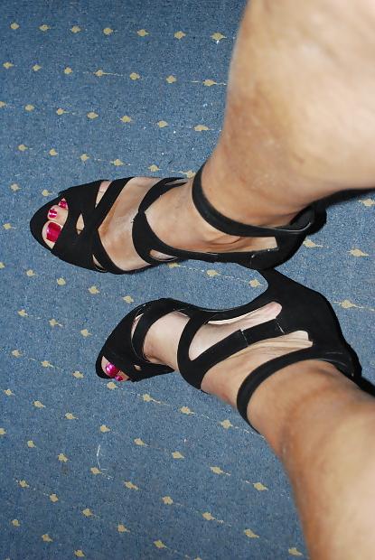 24P Naked feet and new heels