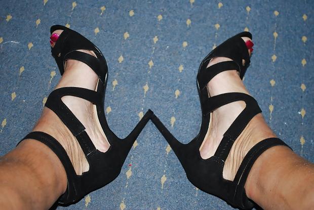 24P Naked feet and new heels