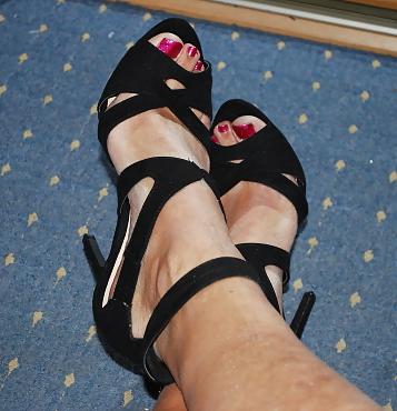 24P Naked feet and new heels