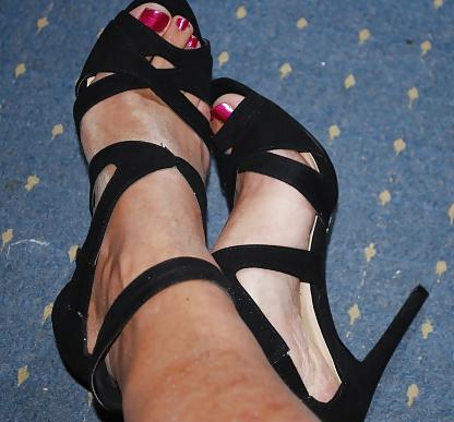 24P Naked feet and new heels