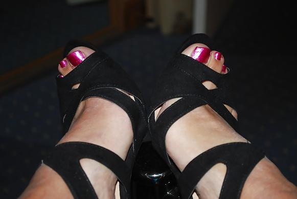 24P Naked feet and new heels