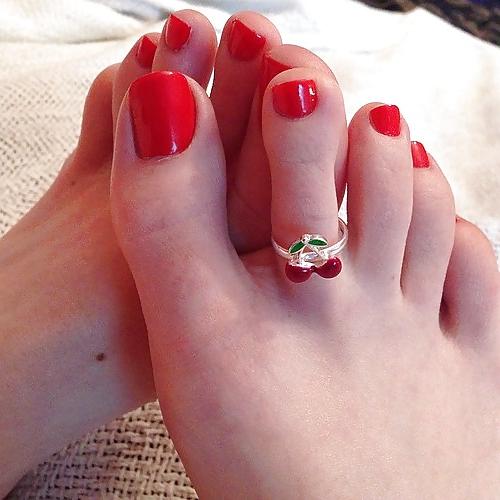19P Very sexy feet and toes