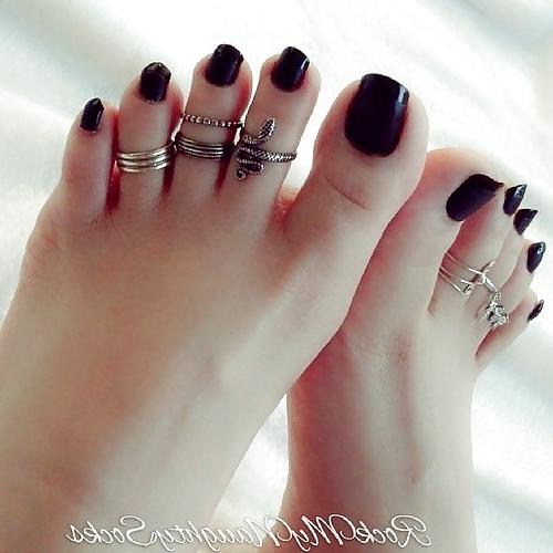 19P Very sexy feet and toes