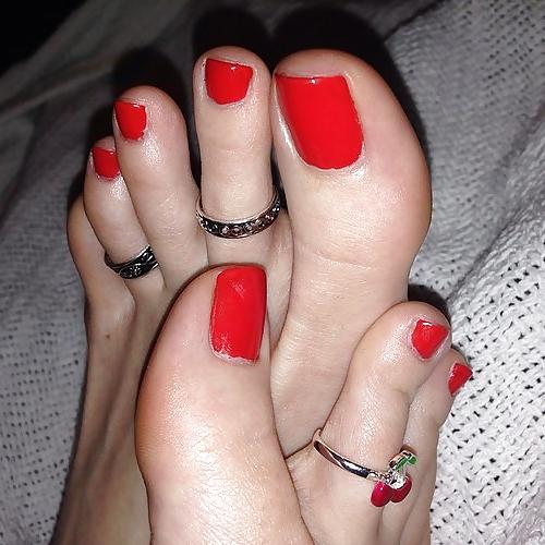 19P Very sexy feet and toes