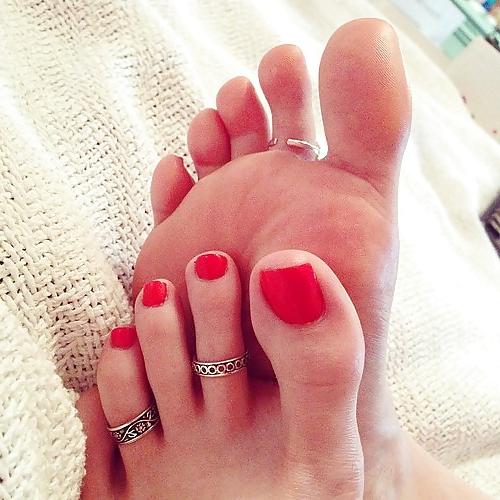 19P Very sexy feet and toes
