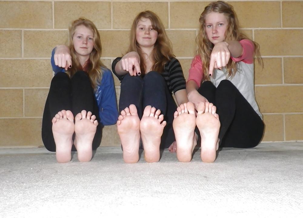 8P Three Blonde Sisters Teen Feet