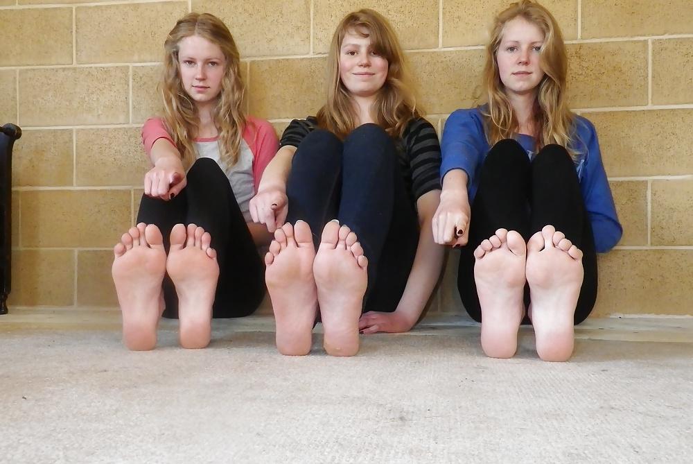8P Three Blonde Sisters Teen Feet