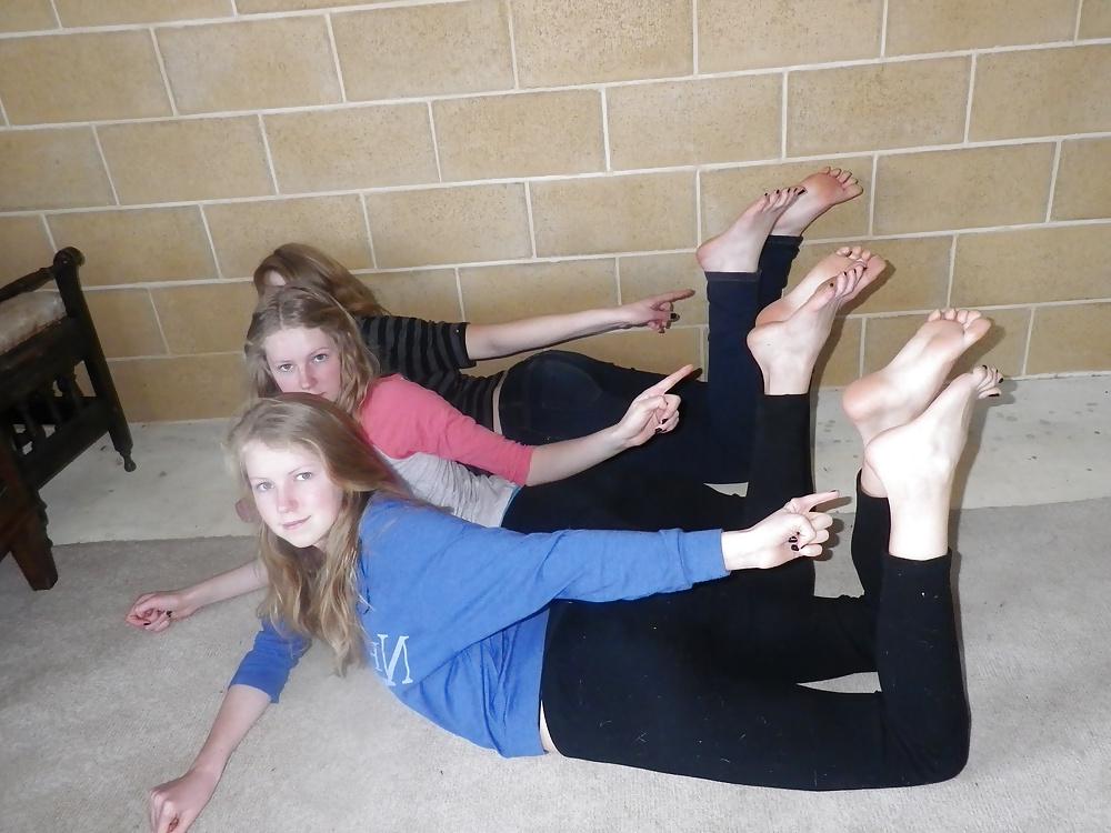 8P Three Blonde Sisters Teen Feet