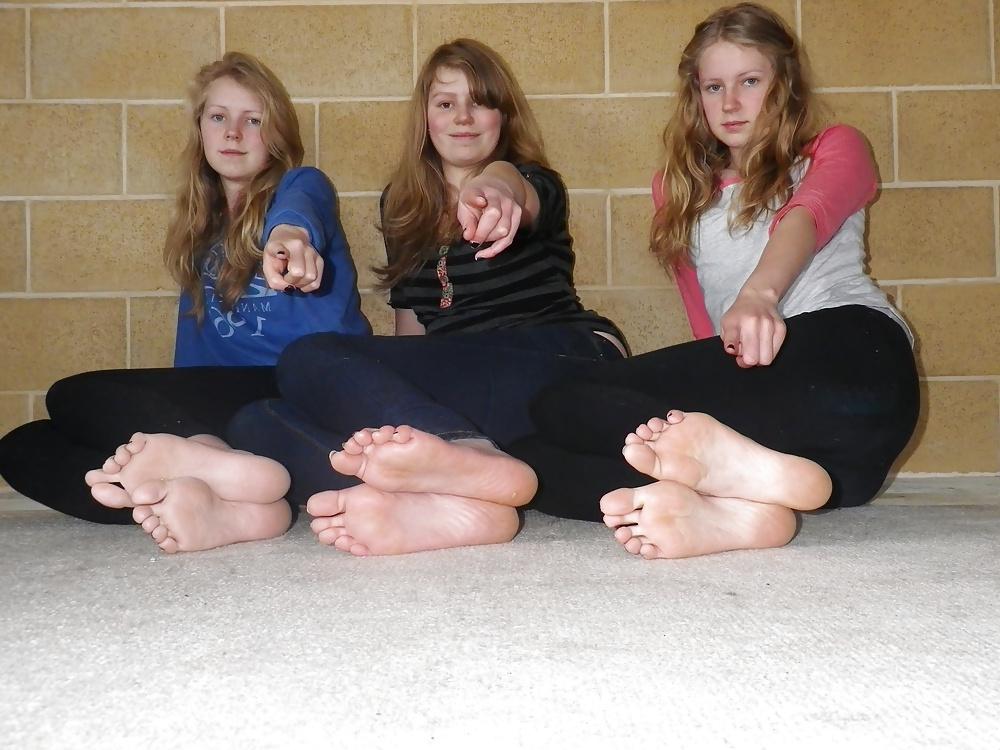 8P Three Blonde Sisters Teen Feet