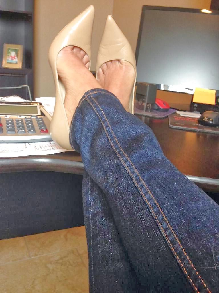 25P Sexy feet in high heels