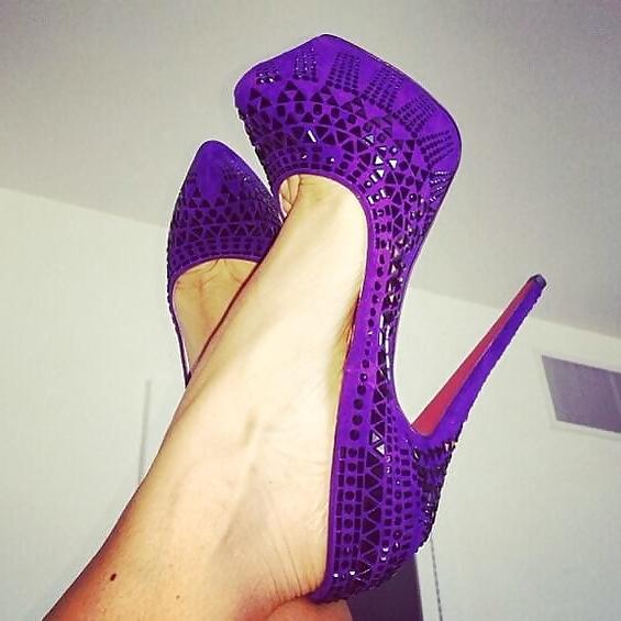 25P Sexy feet in high heels