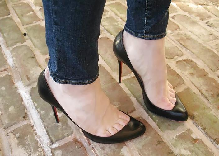 25P Sexy feet in high heels