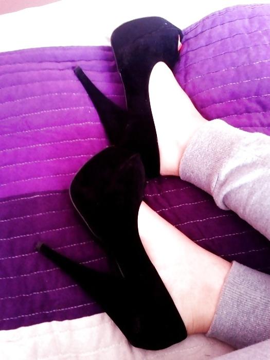 25P Sexy feet in high heels