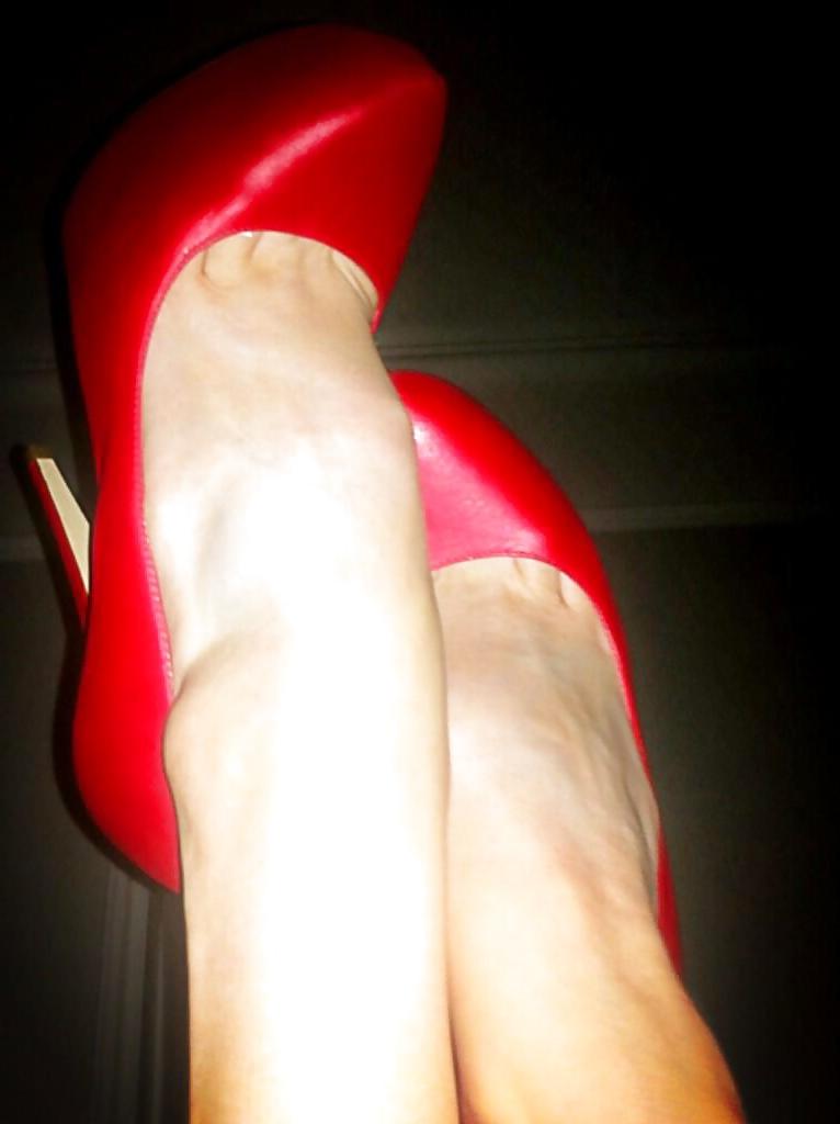 25P Sexy feet in high heels