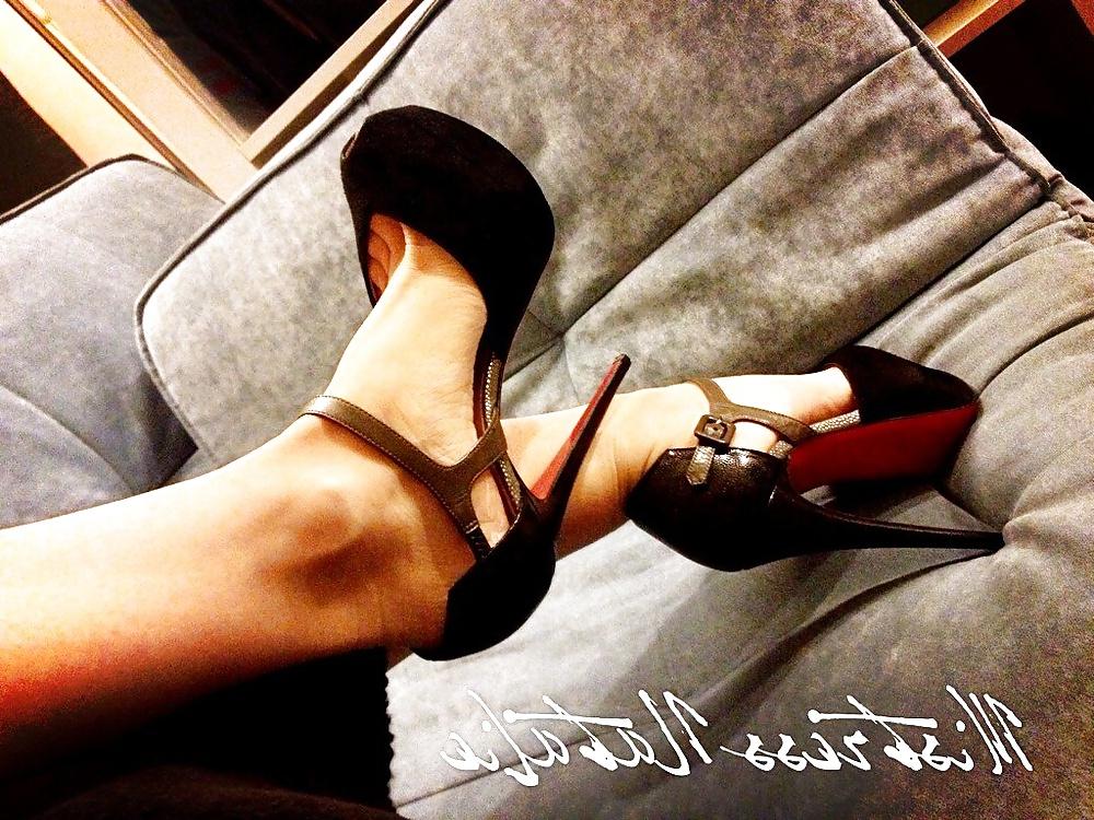 25P Sexy feet in high heels