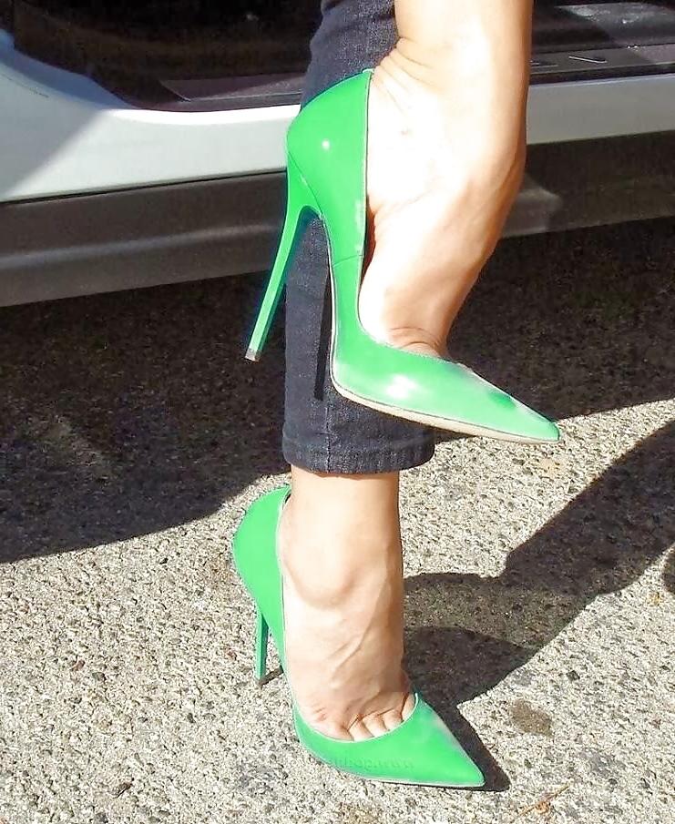 25P Sexy feet in high heels