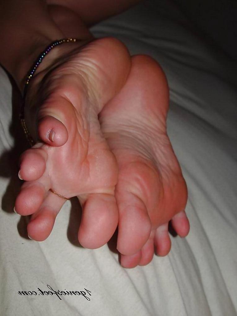 25P Genie's Feet and Facials