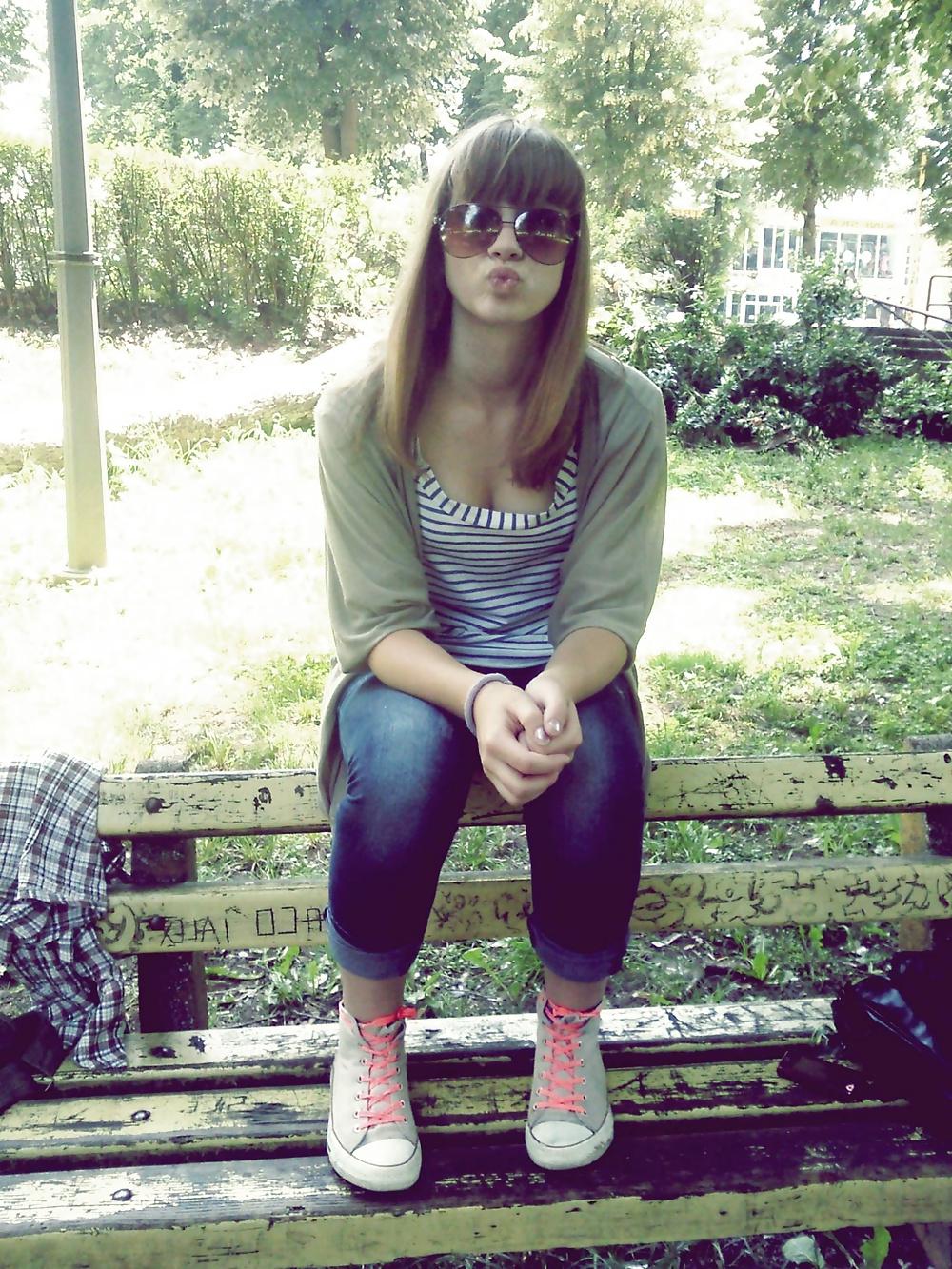 25P Cute blonde teen with bangs