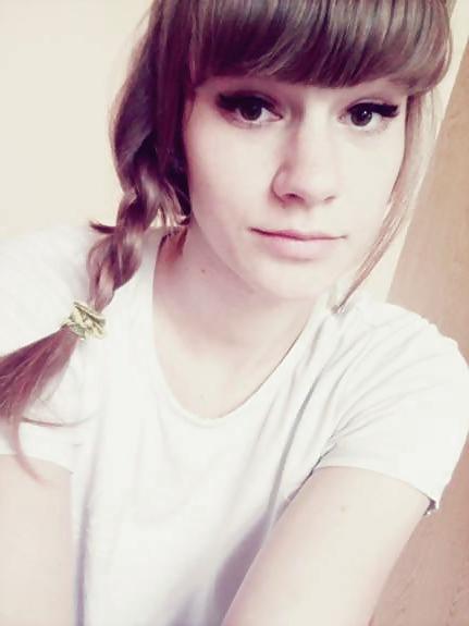 25P Cute blonde teen with bangs