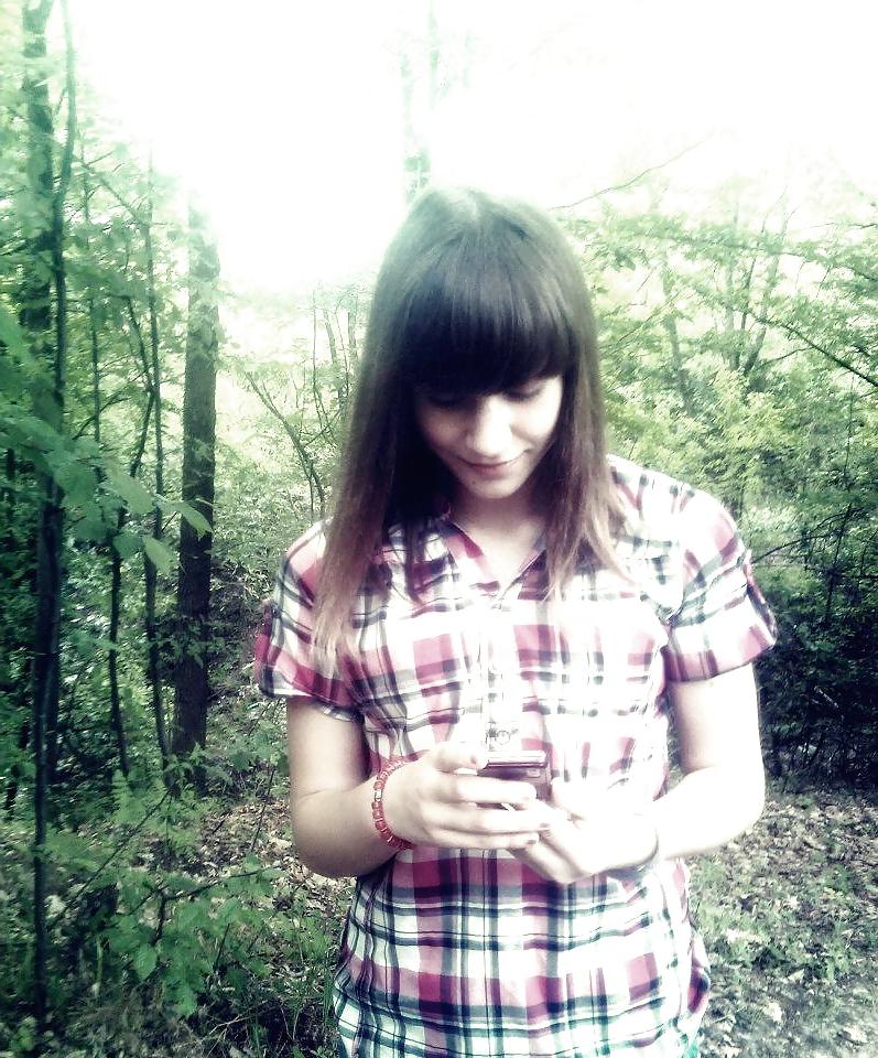 25P Cute blonde teen with bangs