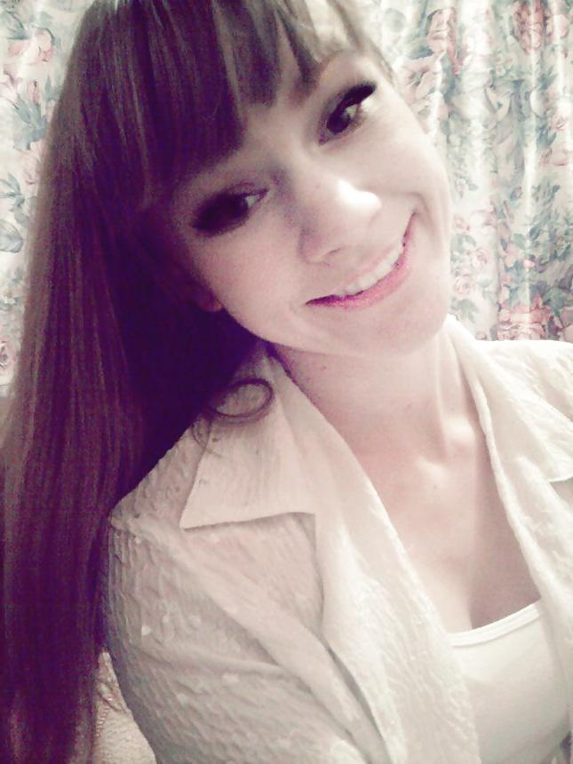 25P Cute blonde teen with bangs