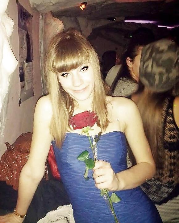 25P Cute blonde teen with bangs