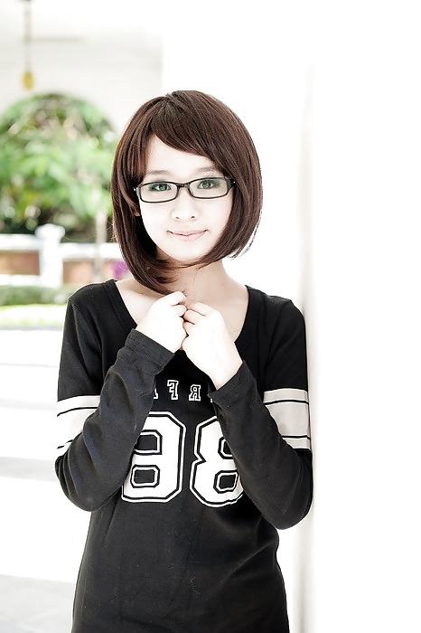 25P Cute glasses girls