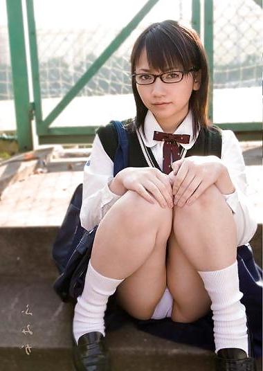 25P Cute glasses girls