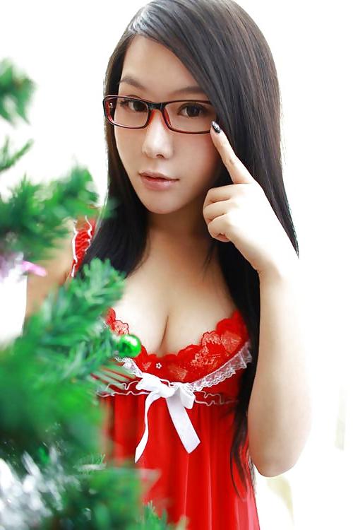 25P Cute glasses girls