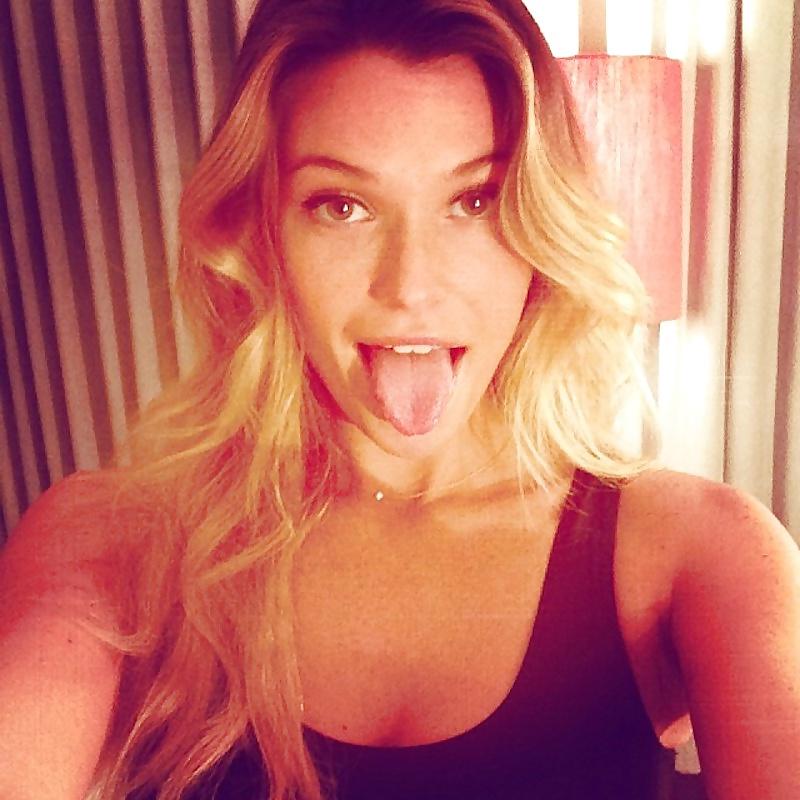 25P Samantha Hoopes – SI-Göttin