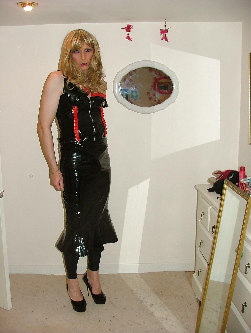 25P Black PVC