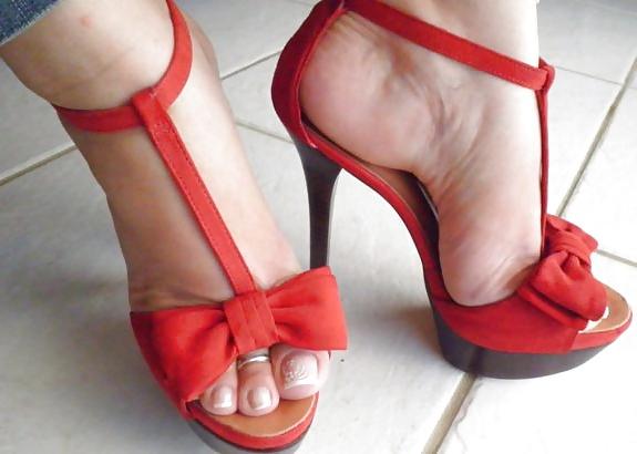 15P Foot Goddess