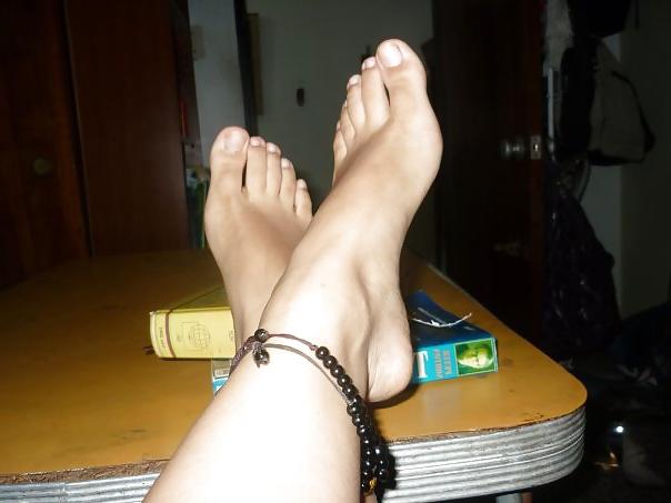 20P Nice feet,nice legs...