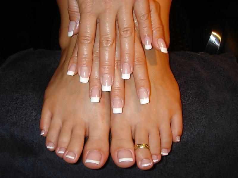 20P Nice feet,nice legs...