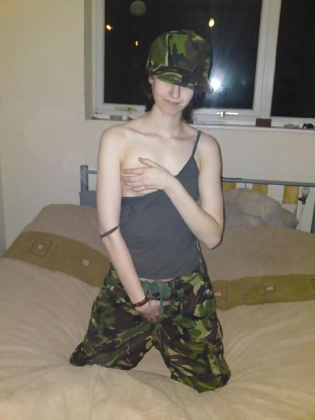 25P Kinky Skinny Brit