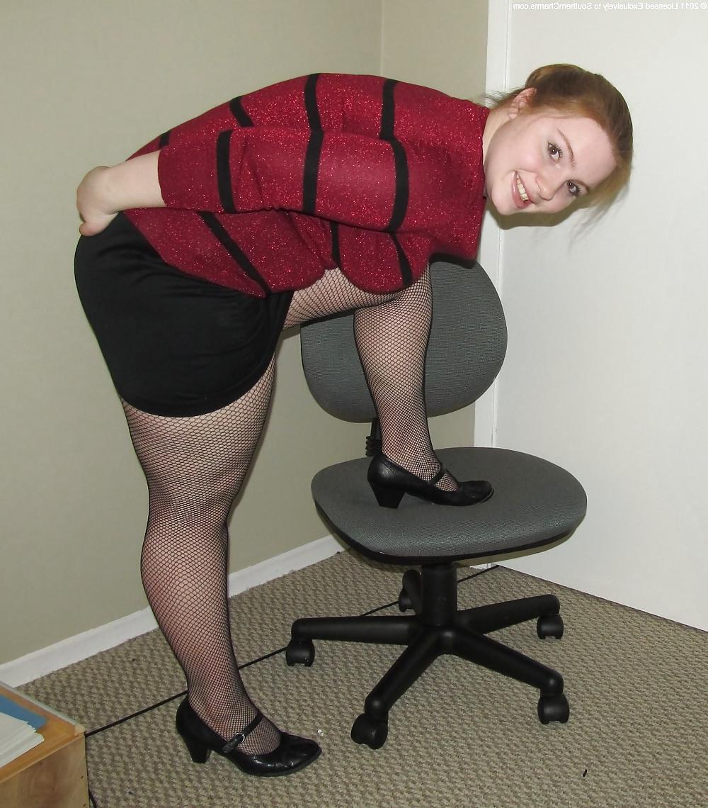 25P Little chubby likes pantyhose
