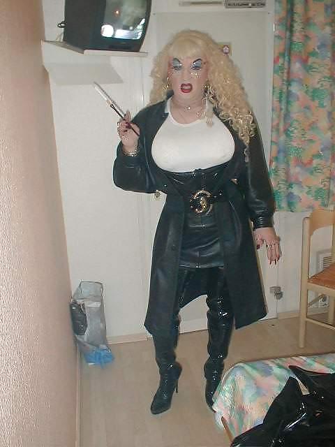 10P Heavy makeup Bitch