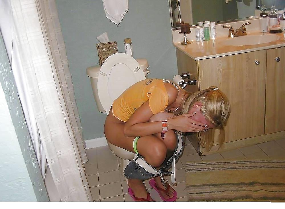 11P Panties down in toilet