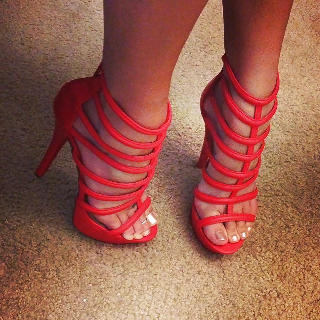 25P Karlie Montana feet