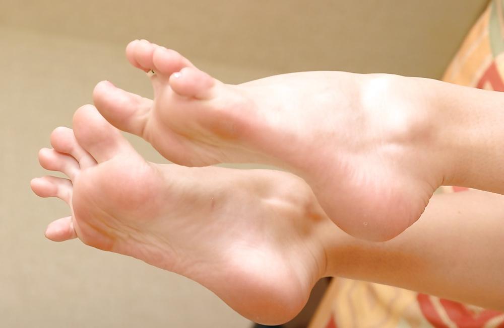 25P Karlie Montana feet