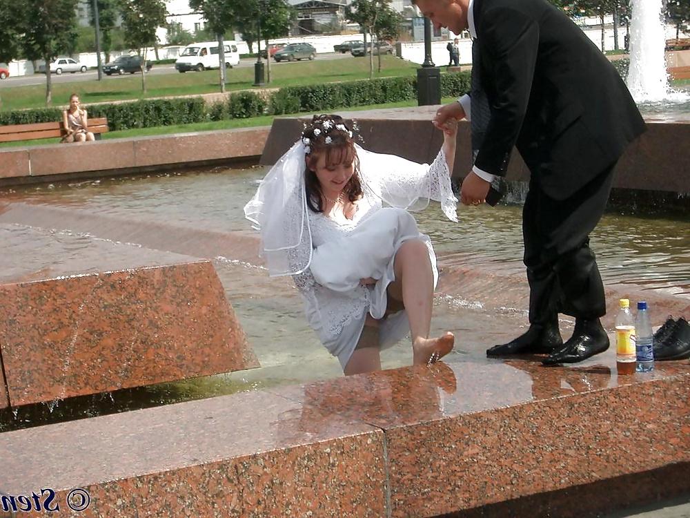 20P Wedding bride oops,flashing 2