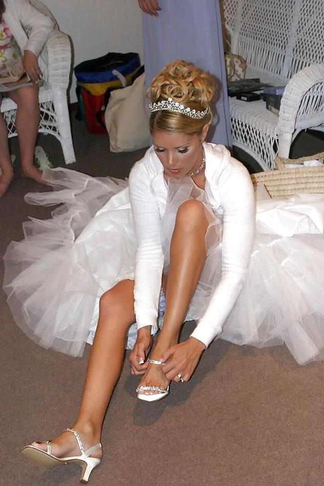 20P Wedding bride oops,flashing 2