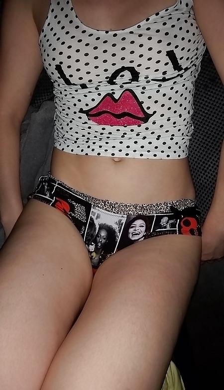 7P Her pussy juicy under the panties