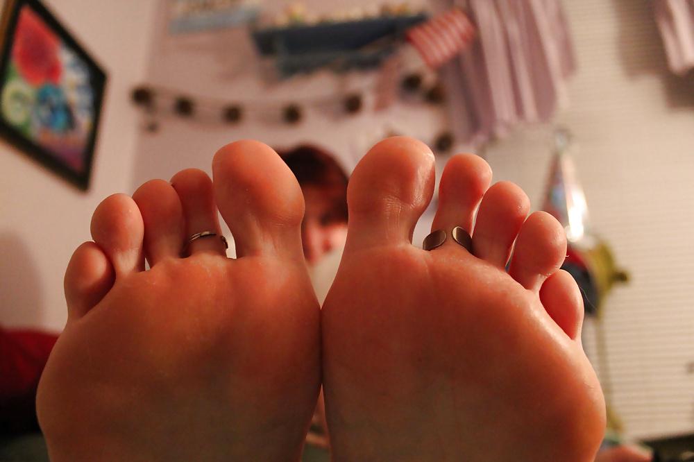 25P Feet To Eat