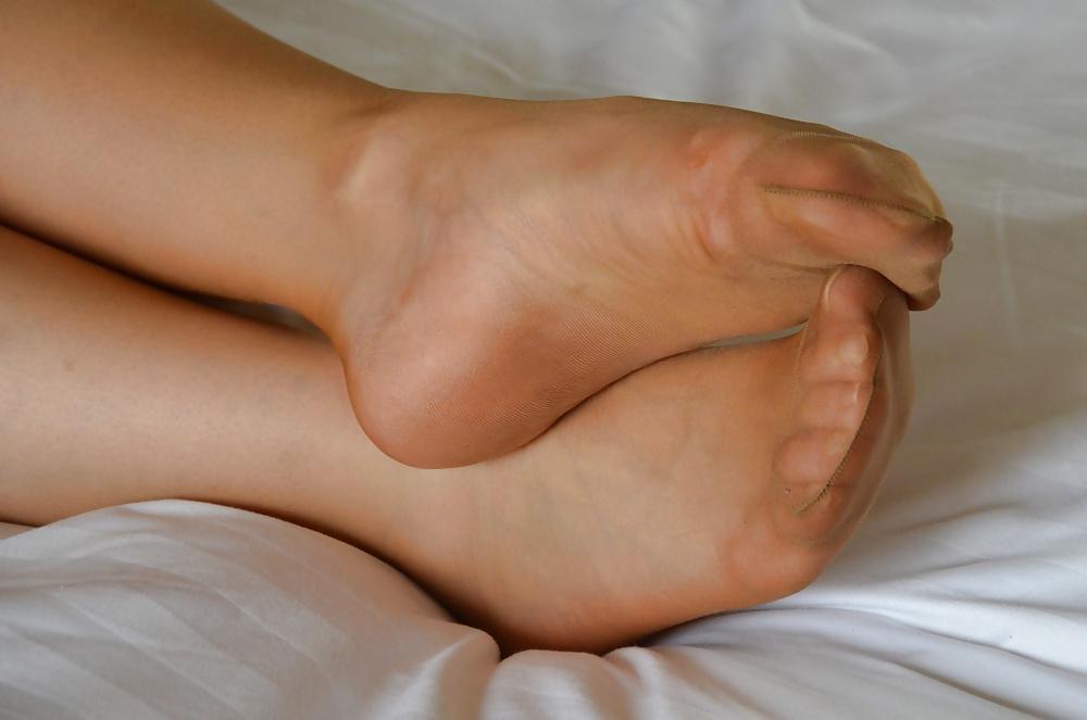 25P Wife's feet in Nylons - Samples 1