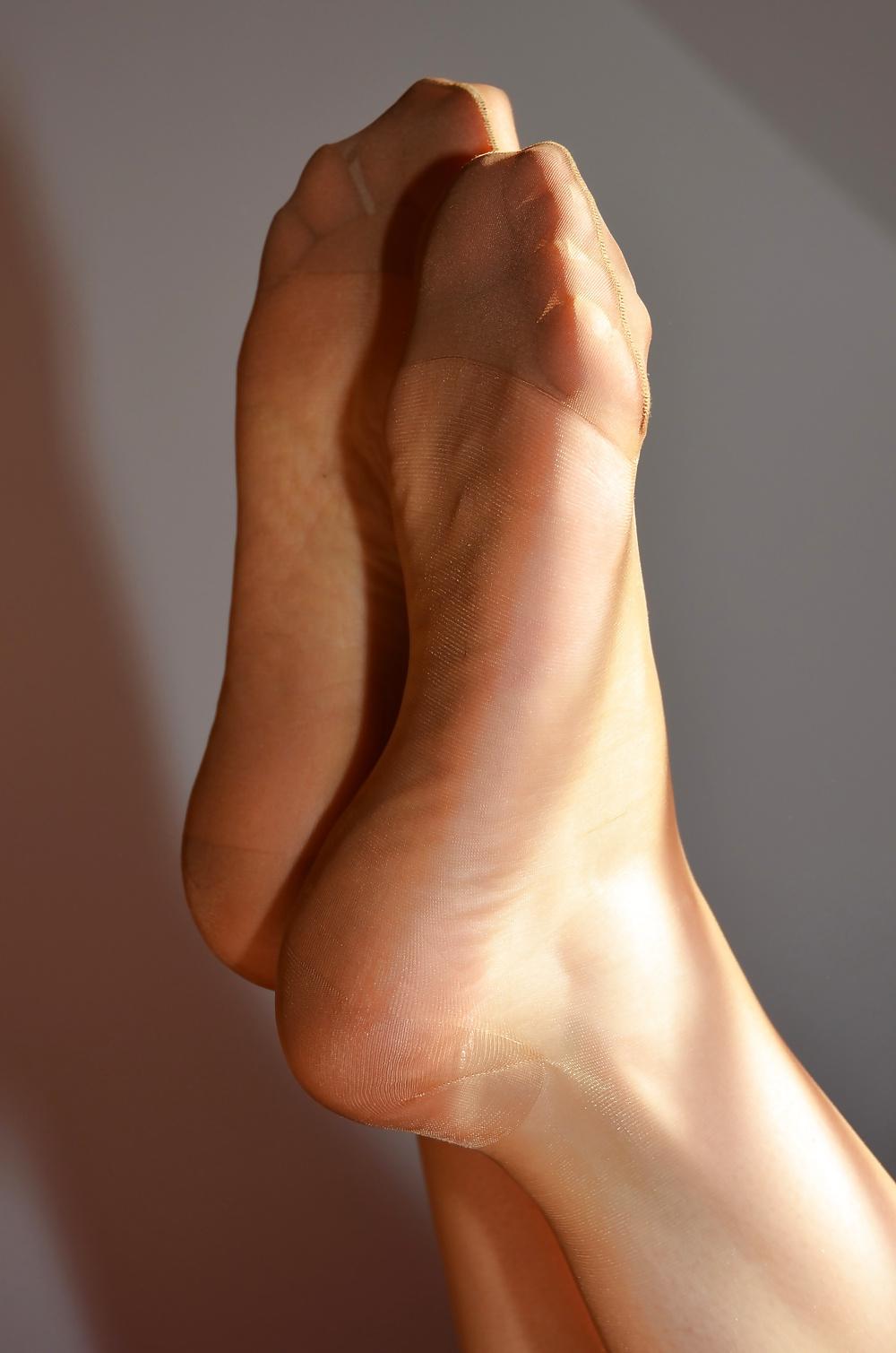 25P Wife's feet in Nylons - Samples 1