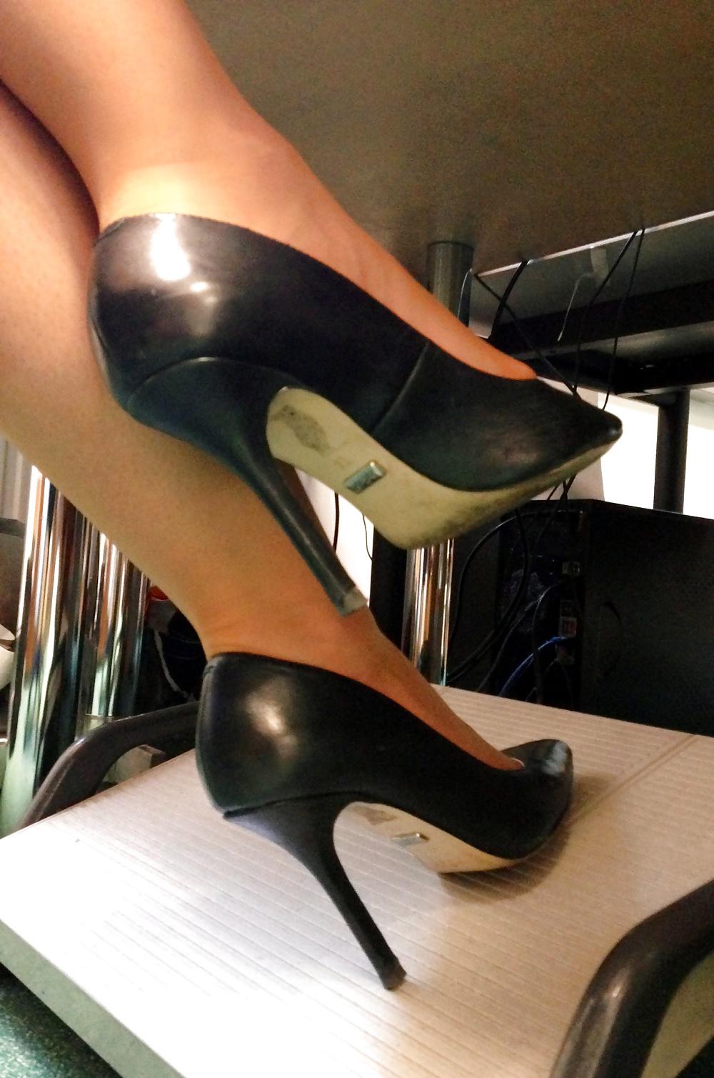 25P Wife's feet in Nylons - Samples 1