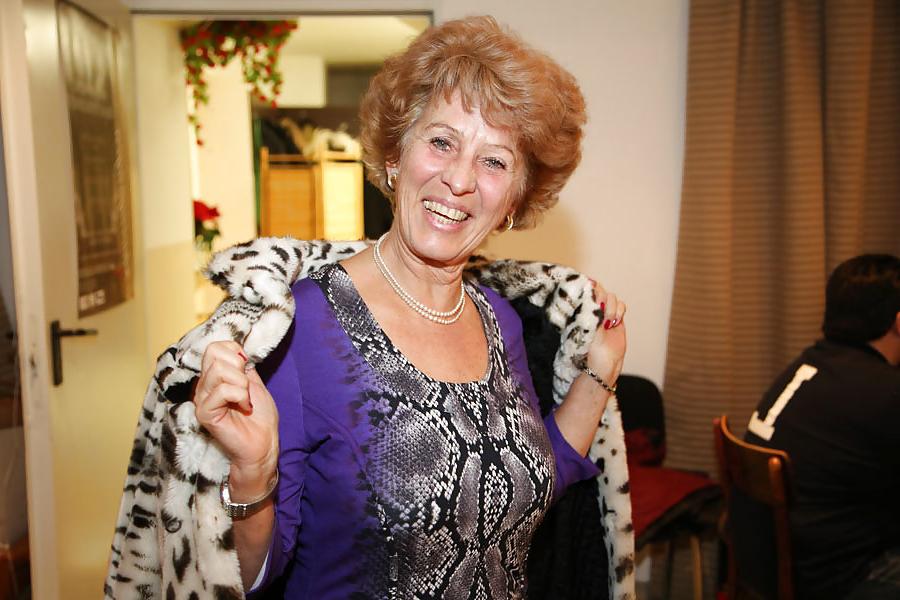 5P British Granny Leeds