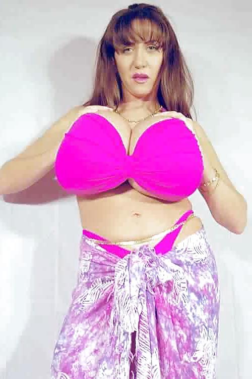 25P Casey James-Busty Goddess