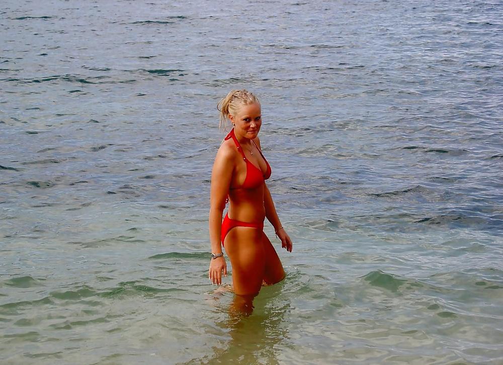 25P Cute Blonde undresses on Vacation
